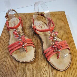 Clarks Bendable Flat Sandals Women Size 7M Melon Beaded Strappy Toe Post Comfort